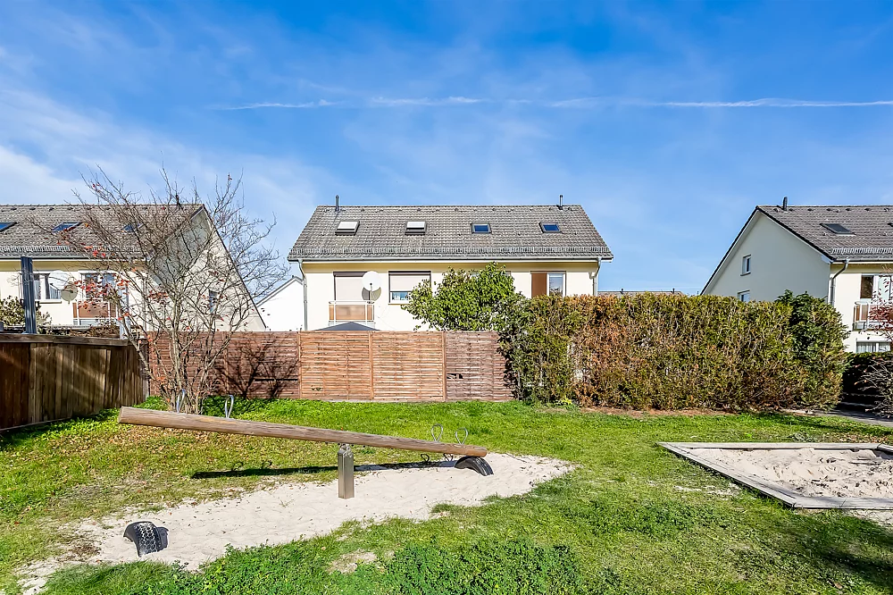 Blick vom Sp-ielplatz