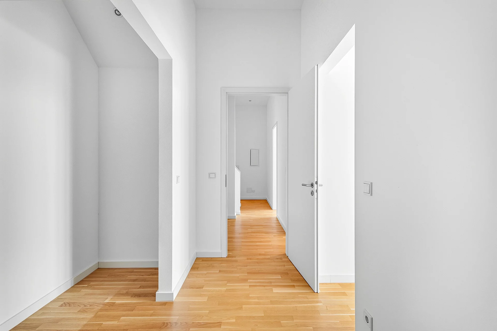 Flur 3 Sicht aus Durchgangszimmer