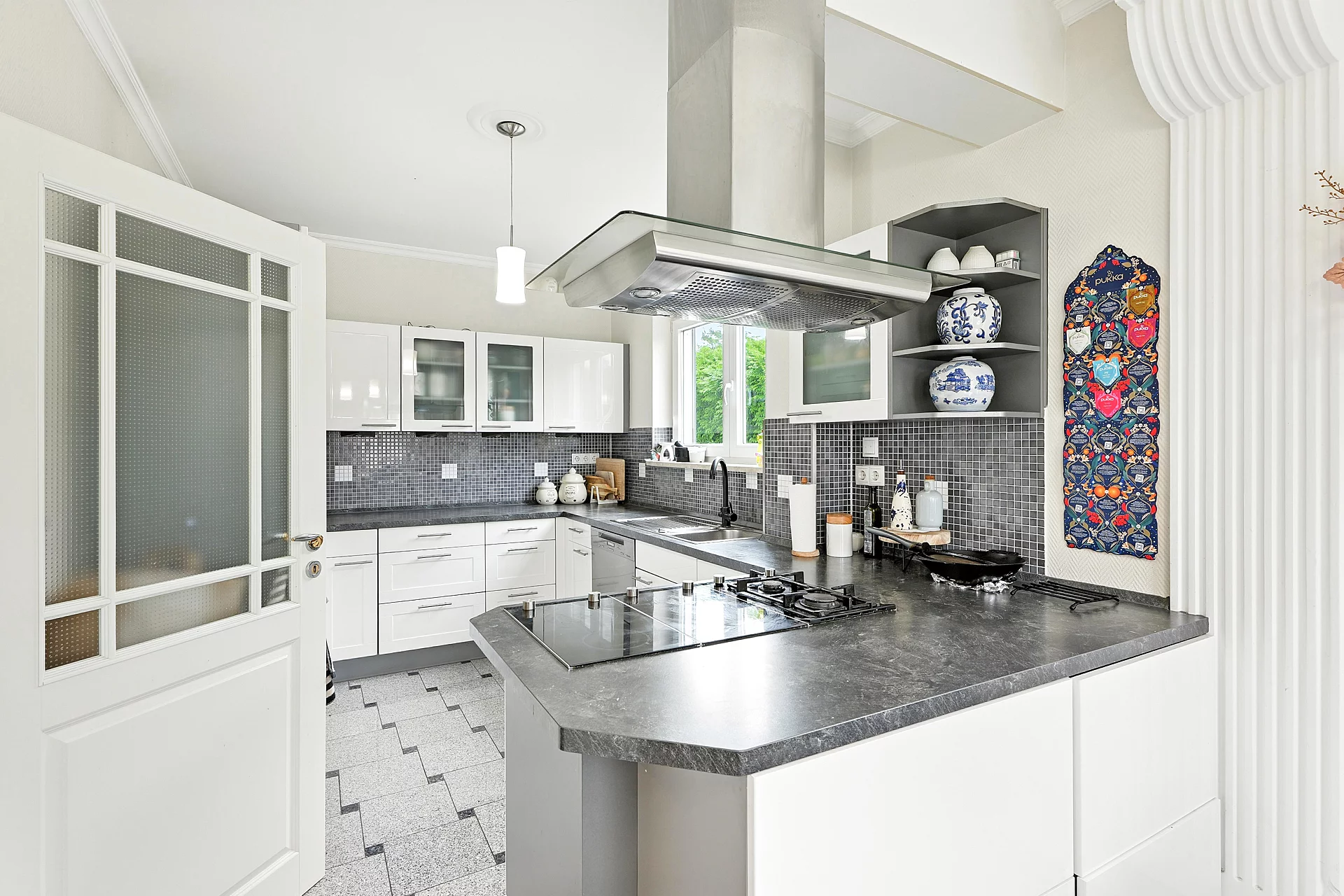 KITCHEN 1