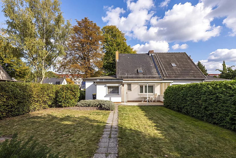 Grundstück mit Blick aufs Haus
