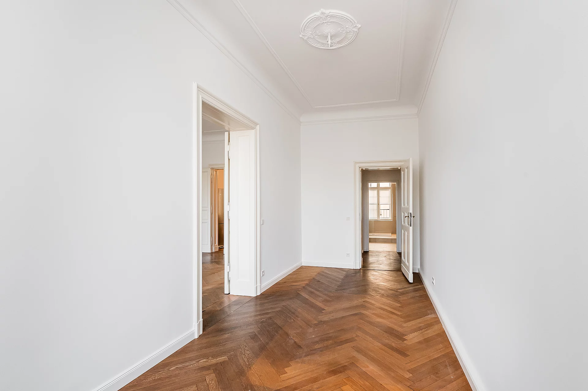 _SIS2957_HDR
