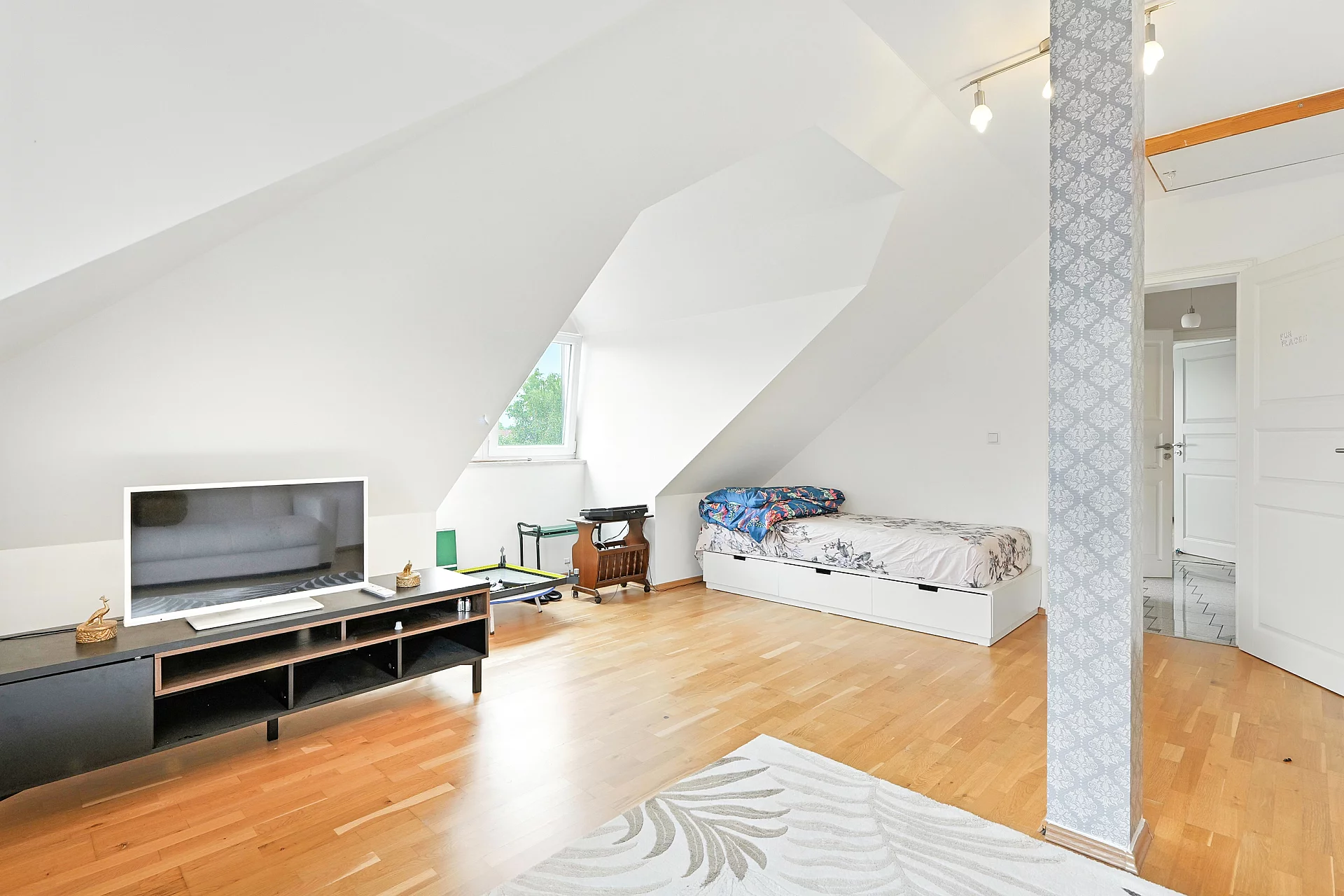 TOP FLOOR 2