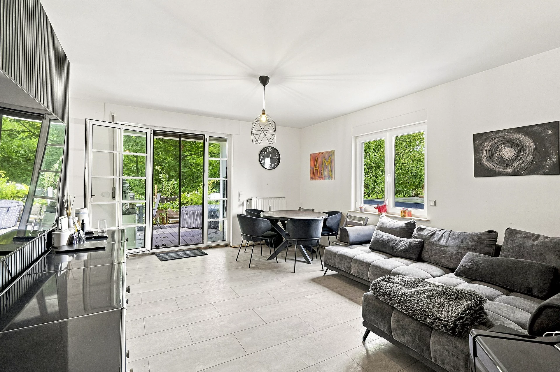 Wohnraum mit Zugang zur TErrasse