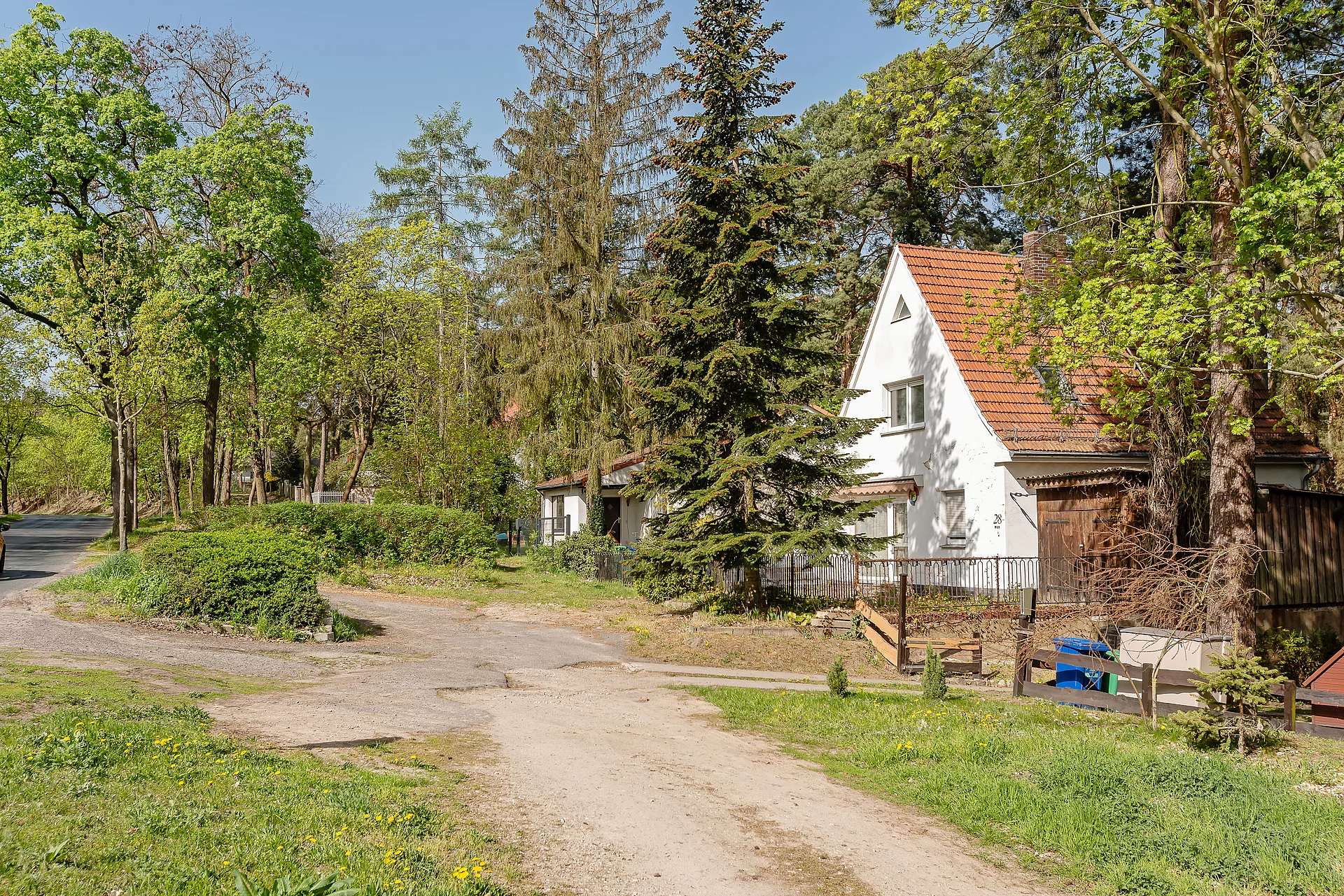 Vorplatz Haus