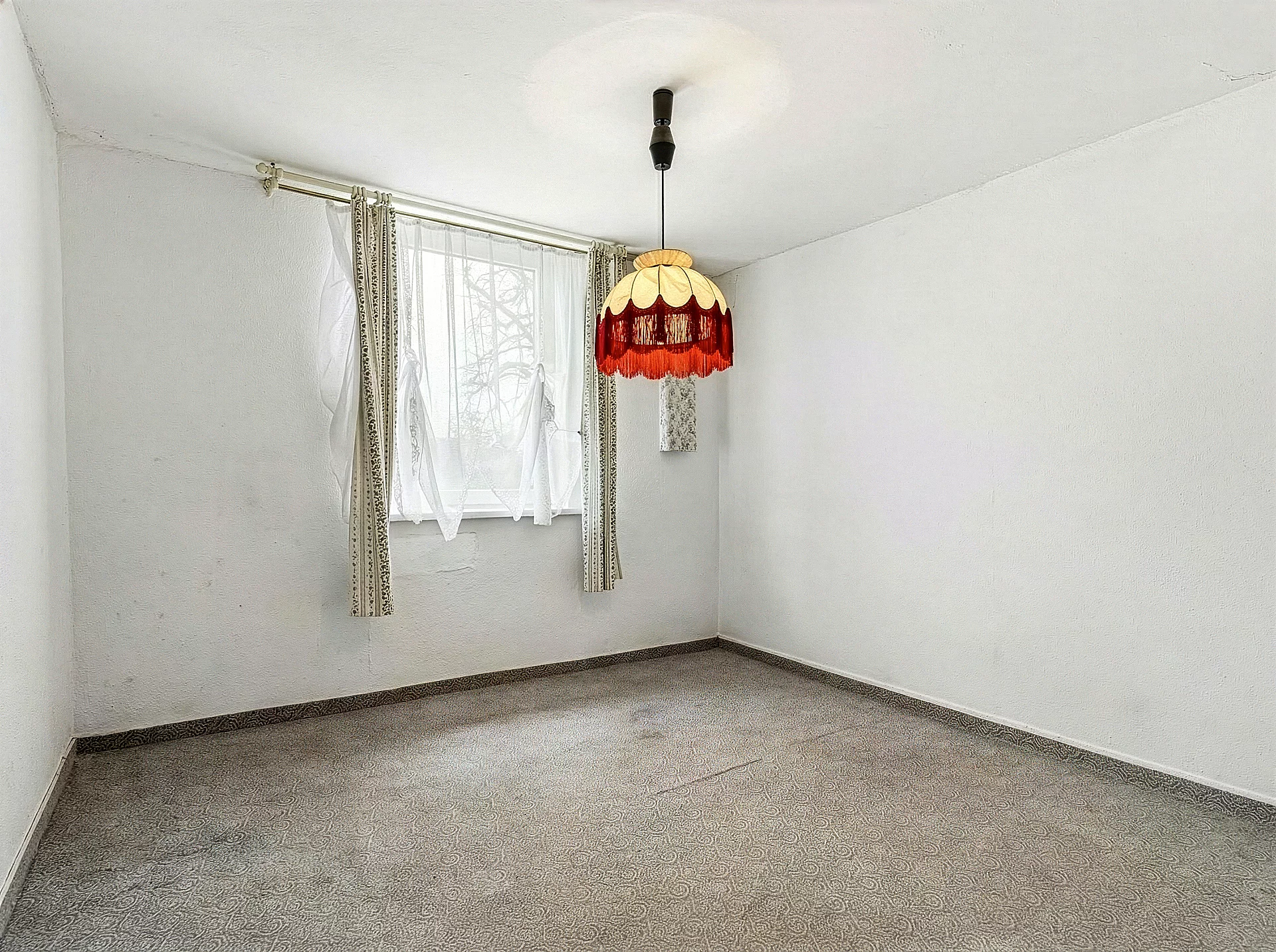 empty 4