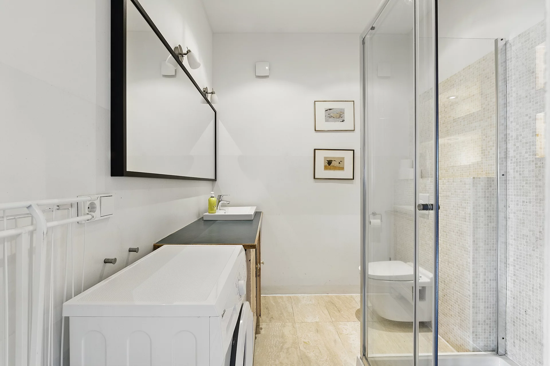 TOILET 1