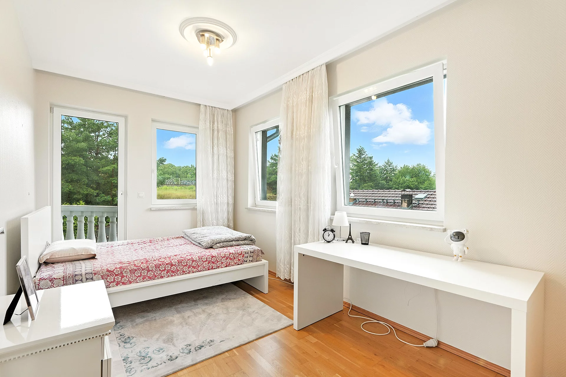 BEDROOM 1