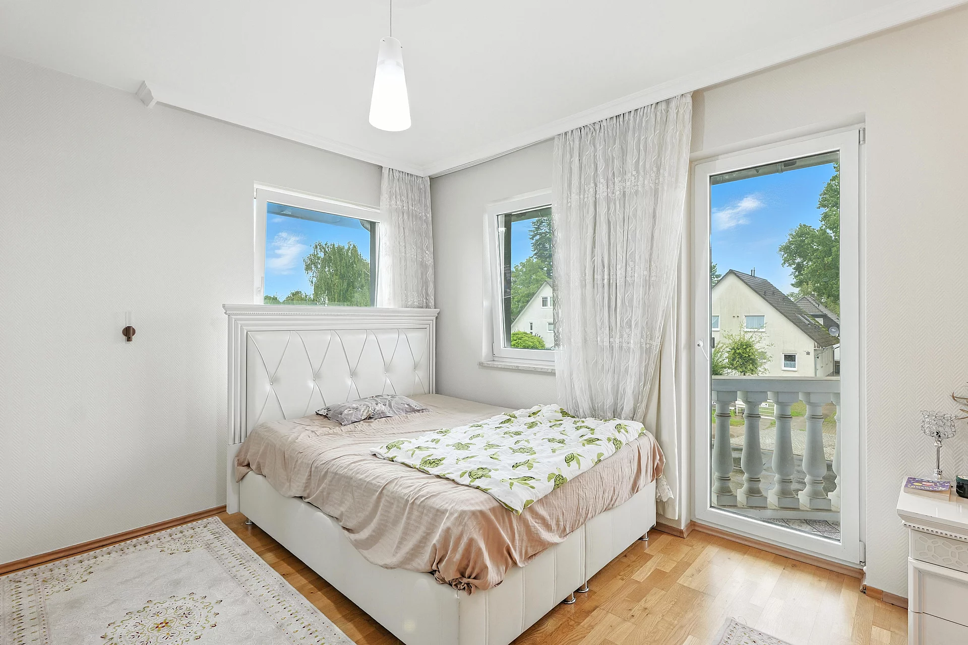 BEDROOM 2