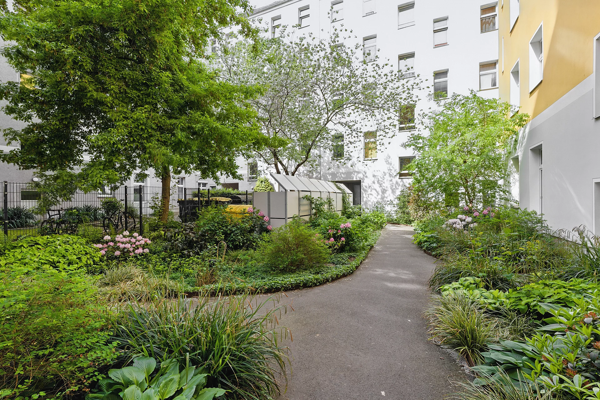 CENTRAL GARDEN