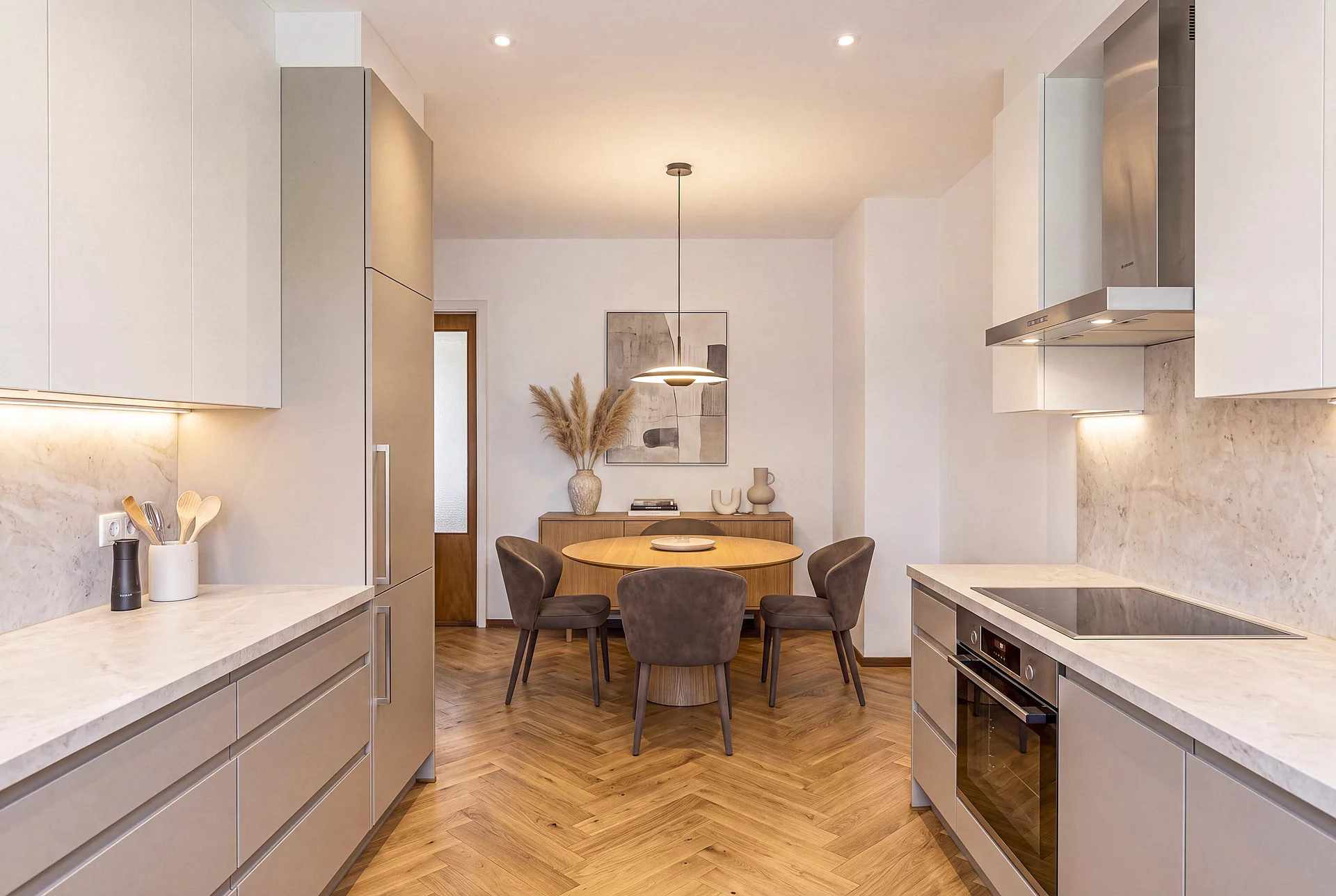 218 Staged santal