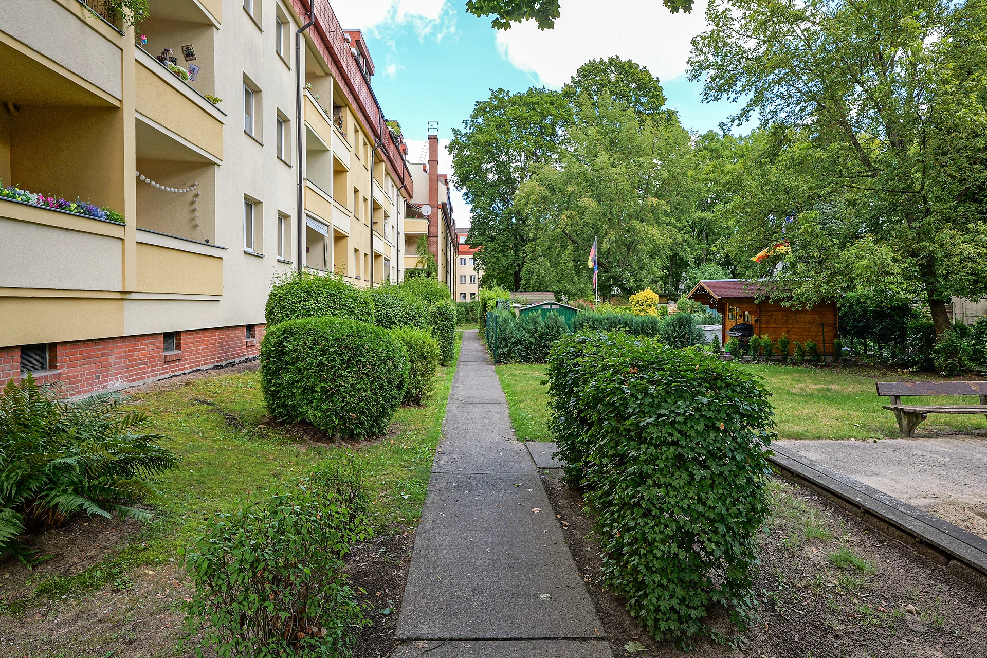 P1094438