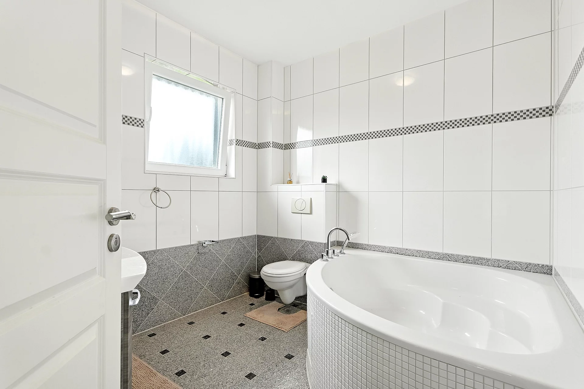 TOILET 3 - first floor
