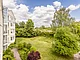 Blick aus dem Fenster in den Garten