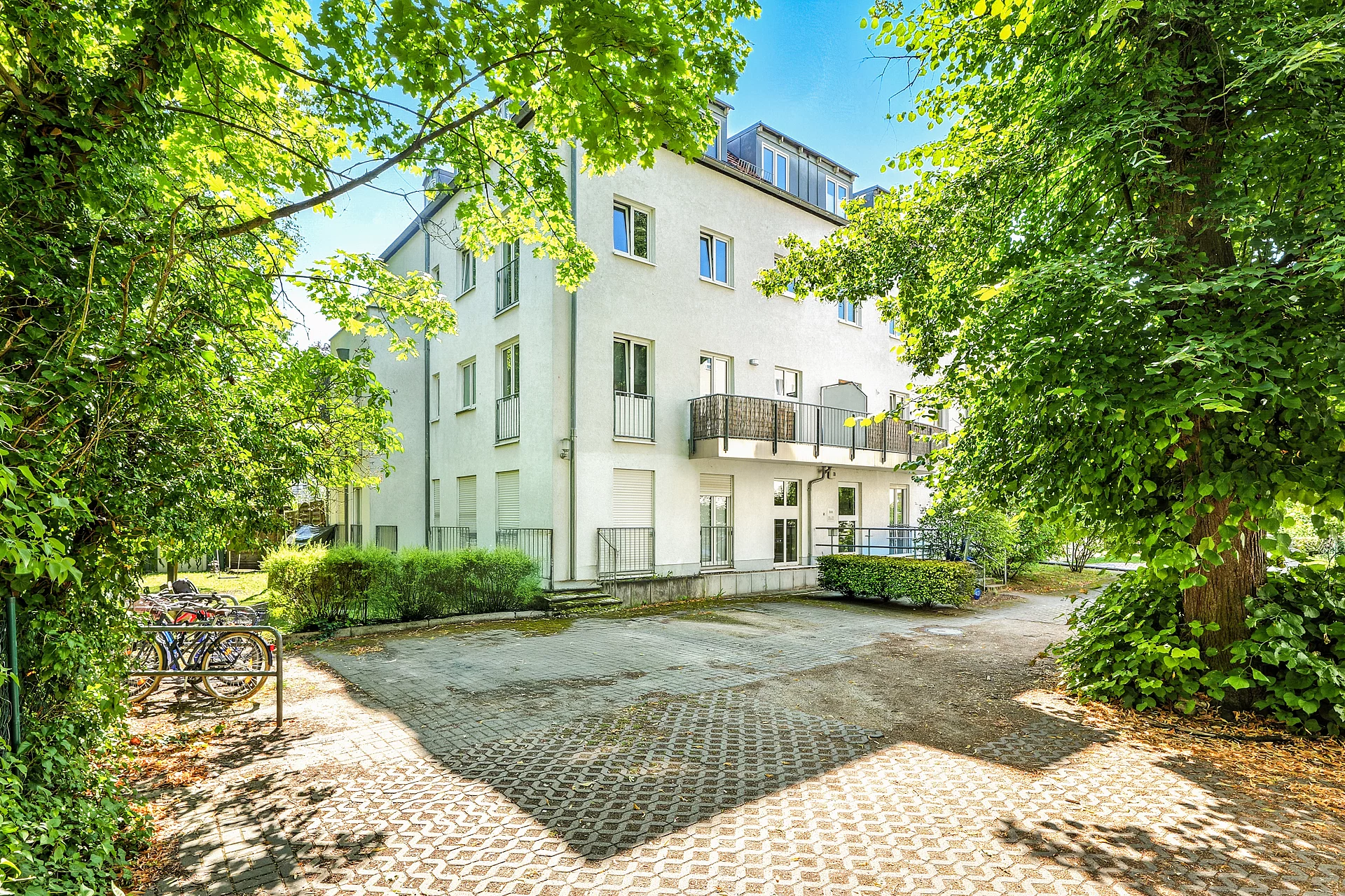 Innenhof Zufahrt 