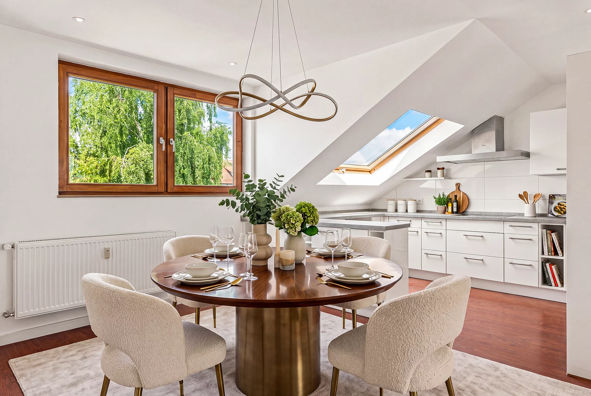 Staged dining