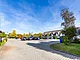 großer Parkplatz Siedlung